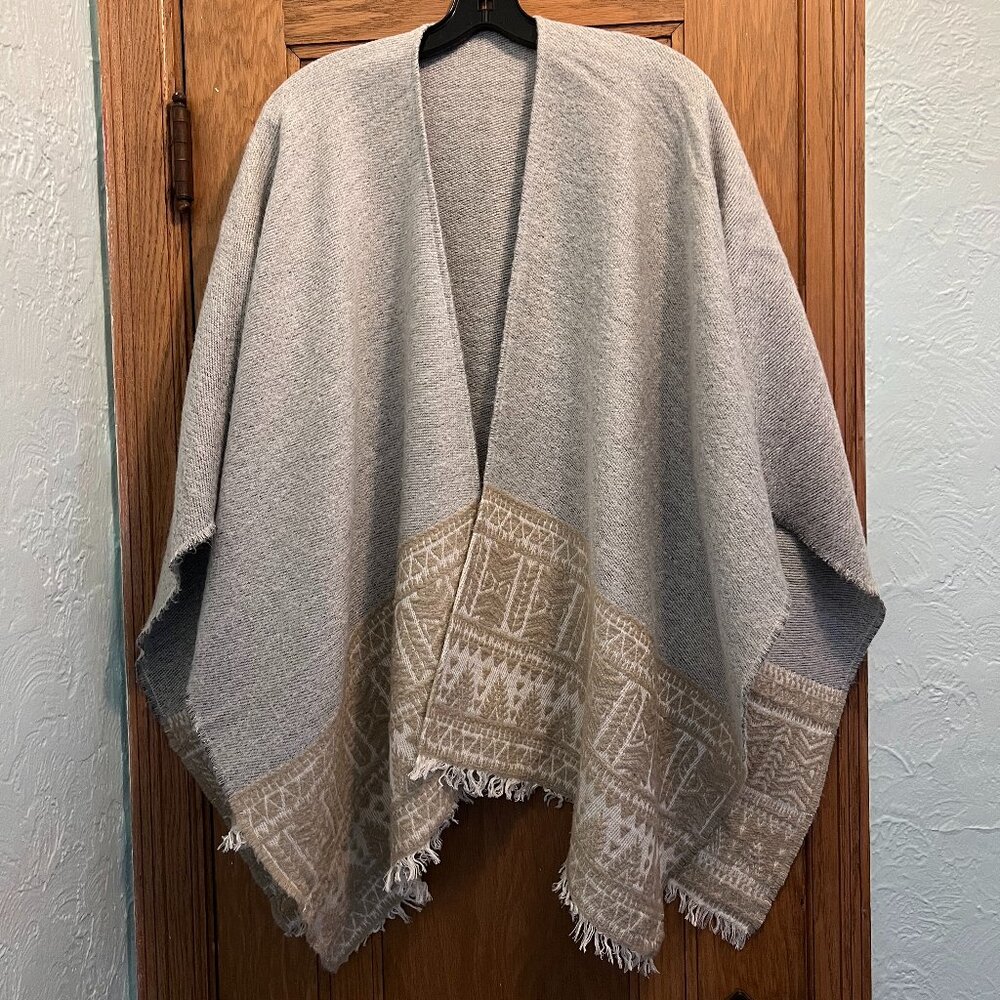 Lucky Brand Boho Fringe Festival Serape Shawl Poncho Gray Tan Geometric OS